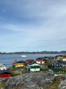 jager roanne van voorst op groenland tussen inuitjagers